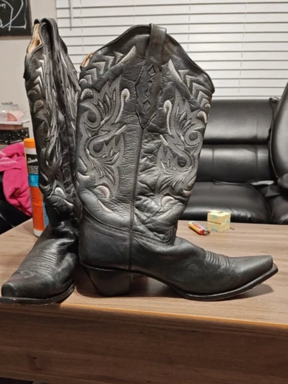 Women's authentic Cowgirl boots size 10 gently used.